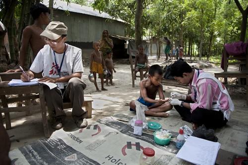 MSF outreach workers testing people for kala azar. Fulbaria, Mymensingh district, Bangladesh.