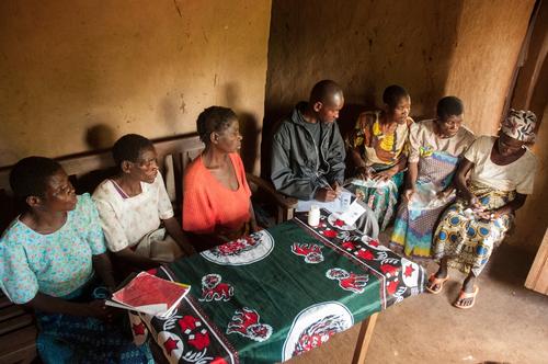 Patients count their pills in a CAG members meeting Patients count their pills in a CAG members meeting