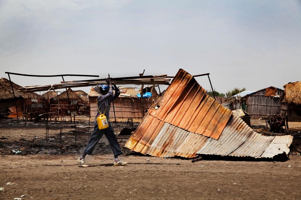 The South Sudanese key strategic town of Malakal came under attack on February 18. The clashes between government and opposition forces forced thousands of people to flee to other locations or to the UN compound in the town.