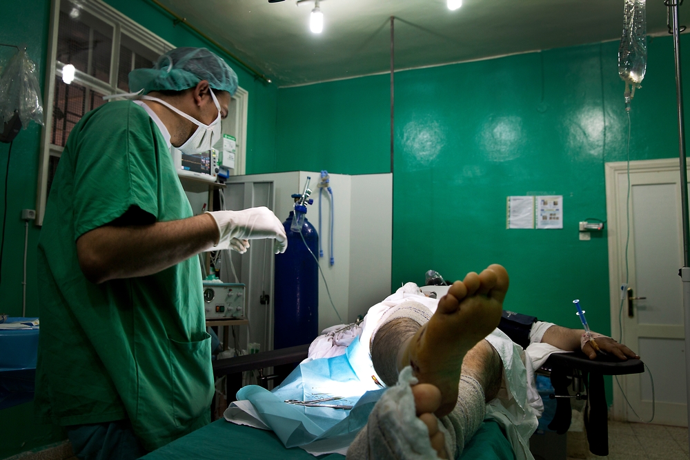 Operační sál nemocnice Lékařů bez hranic v provincii Aleppo, duben 2013.