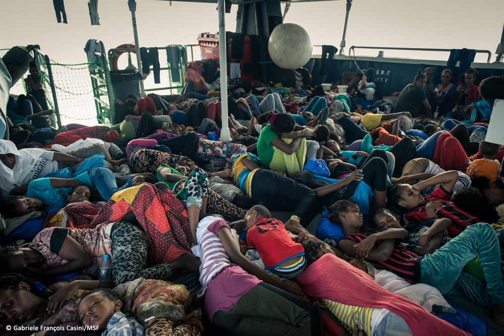 Zachránění na palubě MY Phoenix: 105 žen a 113 dětí mohlo konečně odpočinout v bezpečí.