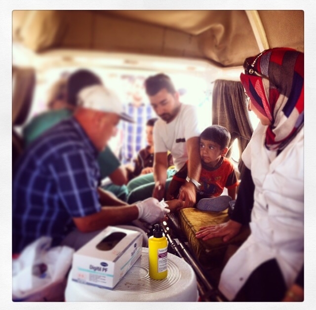 Mobilní klinika Lékařů bez hranic na irácko-syrské hranici.