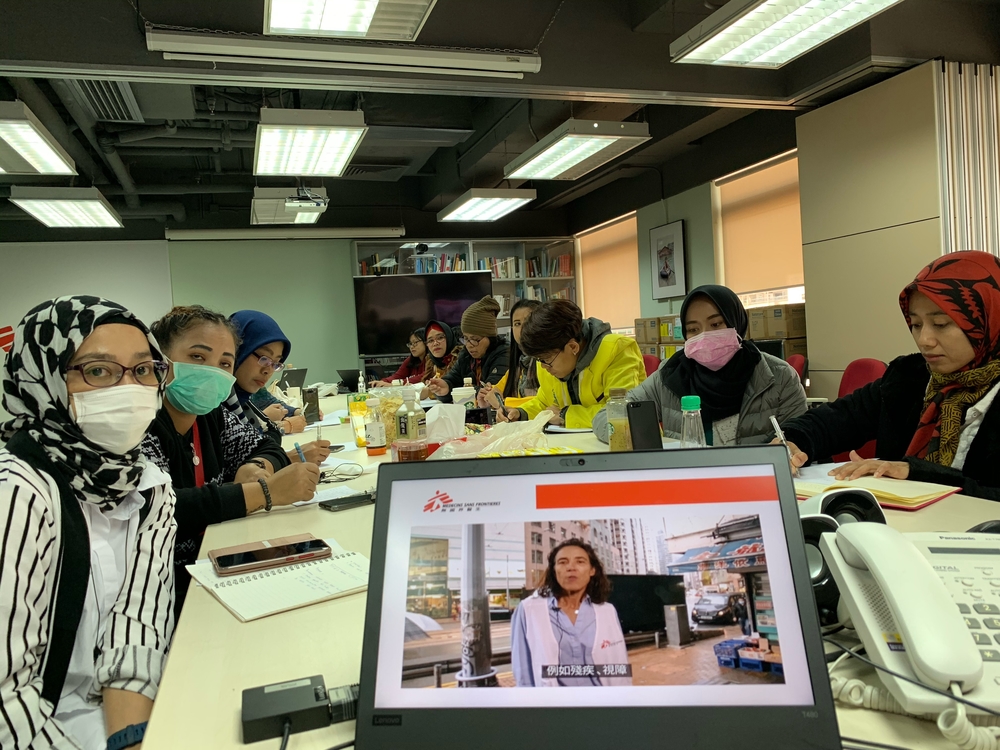 L'équipe de promotion de la santé de MSF à Hong Kong organise une séance de « formation des formateurs » pour les aides domestiques philippines et indonésiennes