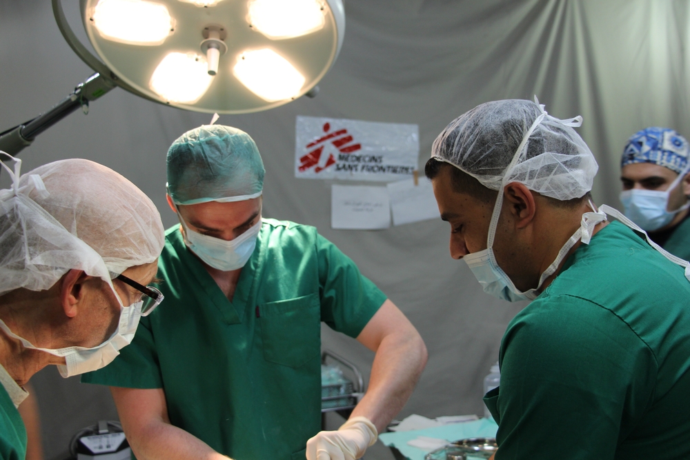 Stanová klinika v nemocnici Nasser: Pětiletý chlapec podstupuje převaz pod anestézií.
