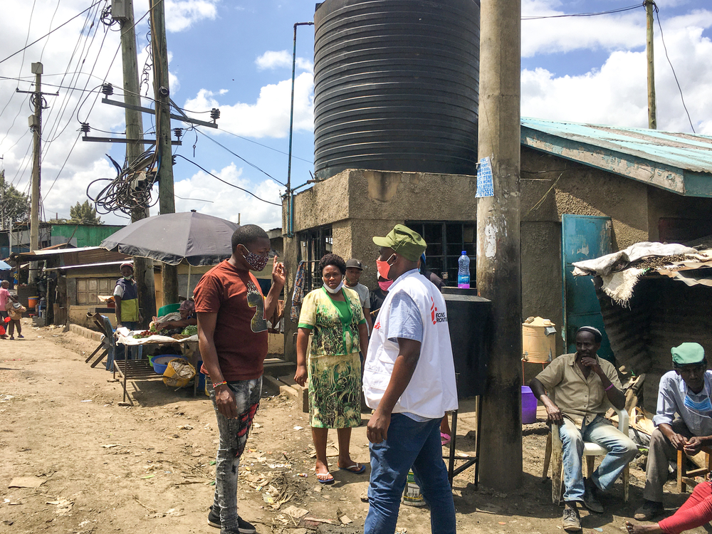 MSF Logistics Technical Referent having a chat with a community health volunteer
