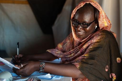 Obstetric Nurse, Arby Atta Maiga, at a Médecins Sans Frontières (MSF) health centre in the Mbera refugee camp for Malian refugees in Mauritania on 3 March 2013.

In March 2012, following the influx of thousands of refugees, MSF has begun providing medical and nutritional activities for refugees and local populations in the district Bassikounou in Mauritania. MSF offers free primary health care, secondary and antenatal care. By installing two health centers in  Mbera camp Mbera andsupporting health posts in Fassala and Mberavillage, medical teams have provided more than 85,000 consultations, 200 deliveries and supported about 1,000 severely malnourished children. Knowing that the nearest hospital is located about more than 200 km, MSF has installed an operational theater in Bassikounou village to allow prompt medical care and stabilization of severe cases before referral to Nema hospital . Protecting children from measles is also a health priority in the camps where MSF teams involved. Indeed, a measles outbreak can be devastating for children who live in crowded camps and often suffer from chronic malnutrition. That is why, in support of health authorities, MSF has vaccinated nearly 10,000 children since March 2012.